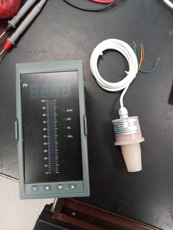 misuratore di livello dell'acqua ad ultrasuoni intelligente 5V RS485 uscita sensore di livello liquido PVDF KUS600