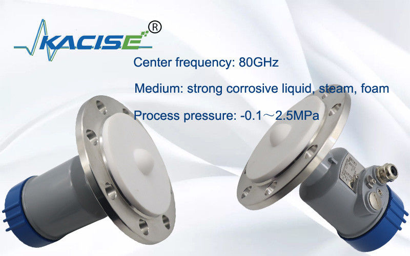 Misuratore di livello radar a 80 GHz per serbatoi ad alta temperatura e corrosivi con tecnologia FMCW