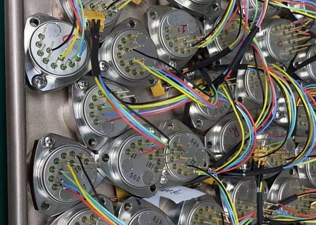 Sensore di velocità di movimento di grado militare con rumore di 5 mV e nell'intervallo di temperatura di stoccaggio -60-120C