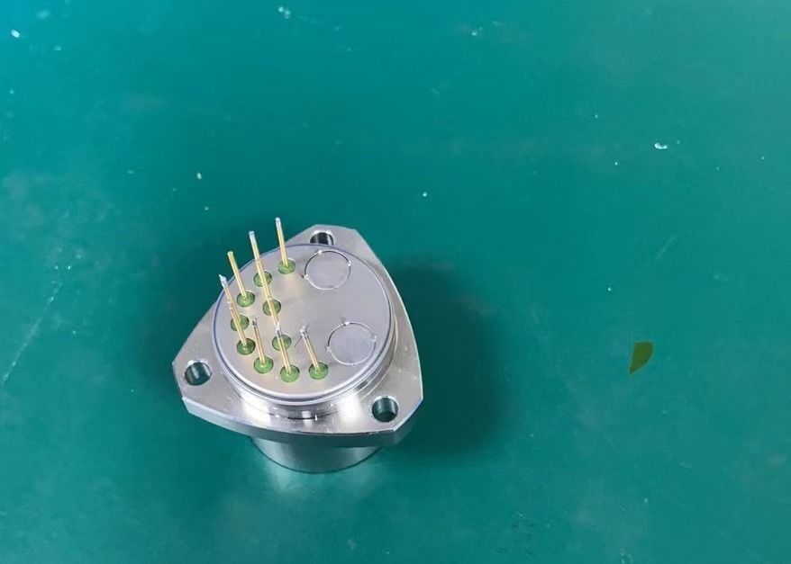 Sensore accelerometro flessibile al quarzo serie KSJB5 con diametro di montaggio di 25 mm, risoluzione