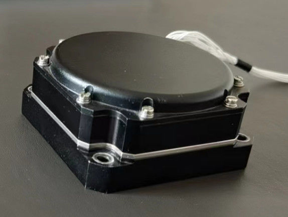 Giroscopio in fibra ottica con ±500°/s Intervallo dinamico ≤0,03° Ripetibilità del bias e ≤10ppm Non linearità del fattore di scala per il rilevamento della velocità angolare