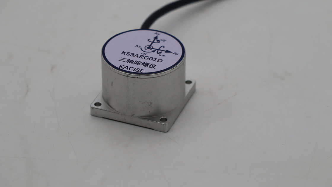 Il giroscopio a tre assi MEMS è utilizzato nei sistemi di navigazione inerziale con un raggio di ± 300 (゚/s) e uno shock di 10000 g.