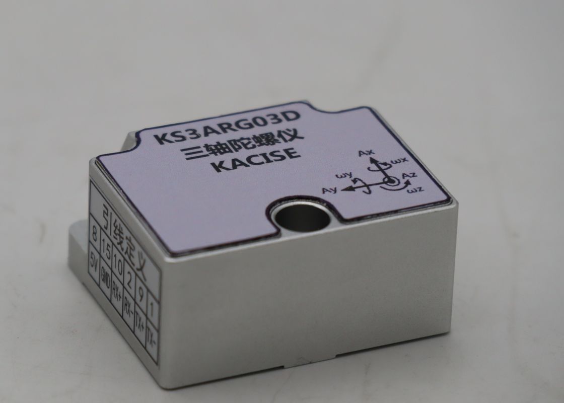 Giroscopio MEMS ad alte prestazioni con dissipazione di potenza ≤ 1,1 W, resistenza alle vibrazioni 6,06 g e velocità di aggiornamento dei dati 2000 Hz