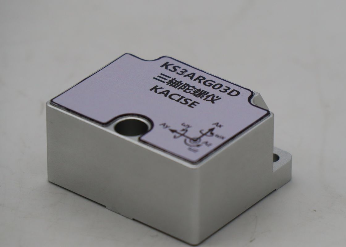Giroscopio MEMS ad alte prestazioni con dissipazione di potenza ≤ 1,1 W, resistenza alle vibrazioni 6,06 g e velocità di aggiornamento dei dati 2000 Hz