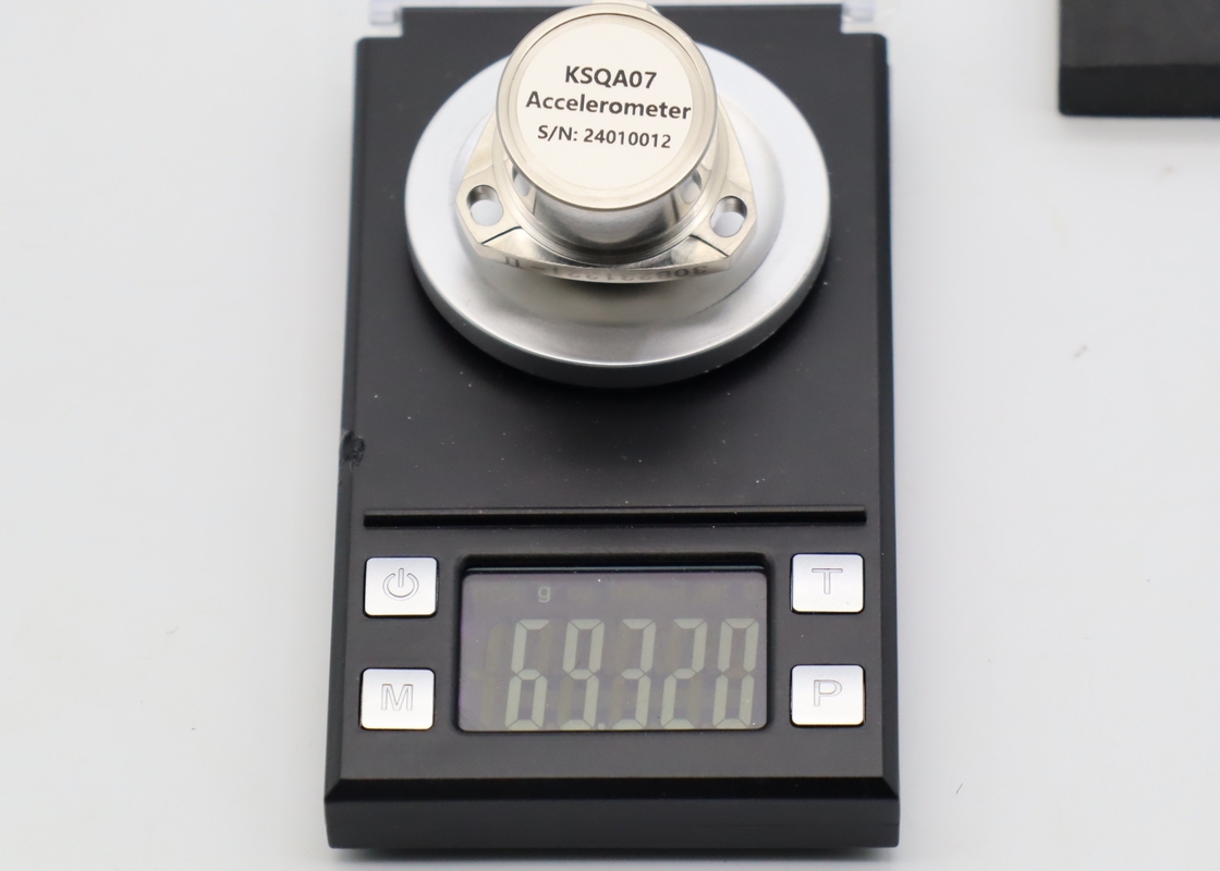 Accelerometri al quarzo per sistemi di navigazione inerziale con risoluzione < 1 μg e peso ≤ 75 g