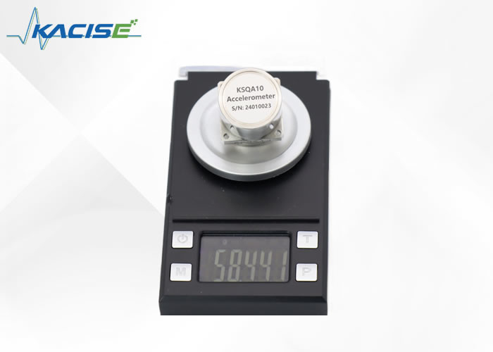 ±20 g Intervallo di ingresso Accelerometro Sensore Temperatura Funzionamento Tensione di alimentazione ±12~±18V CC