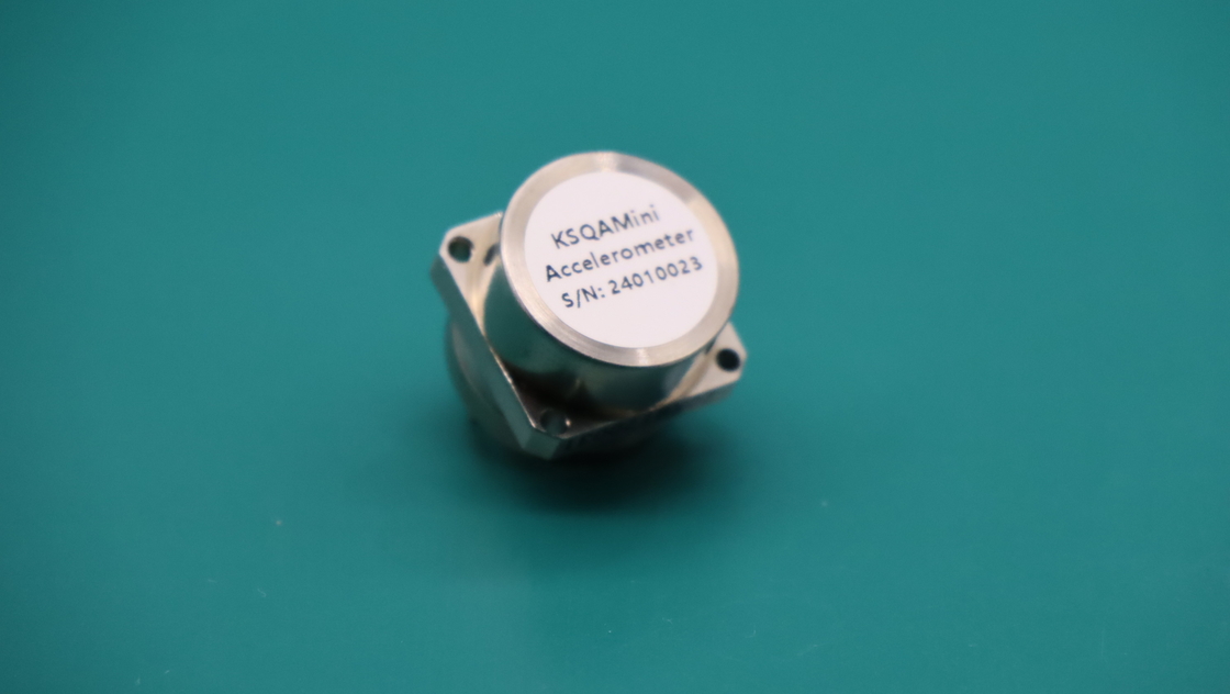 2.8 ~ 3.3mA/g Sensore dell'acceleratore Ampia gamma di temperature Vibrazione Pico Sine 20g 10Hz ~ 2000Hz