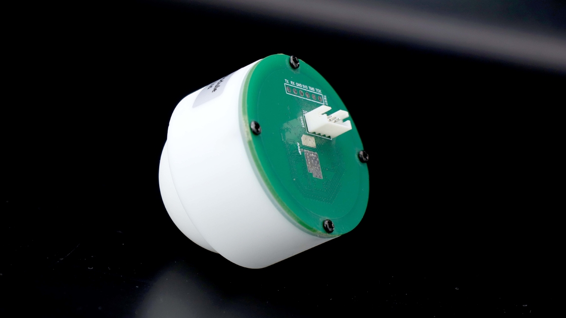 Moduli di diametro di 47 o 64 mm Modulo di sensori di livello radar a 80 GHz con larghezza di fascio ±2,75°