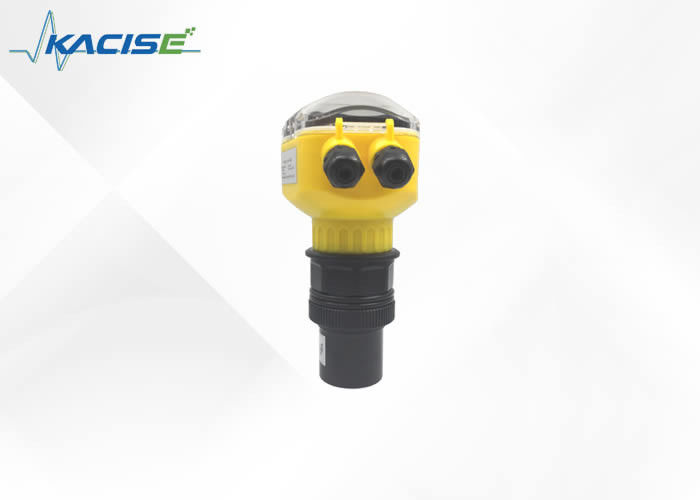 Piccolo sensore ultrasonico di livello dell'acqua senza contatto con protezione IP65 e uscita da 4 a 20 mA per la misurazione del livello del serbatoio liquido