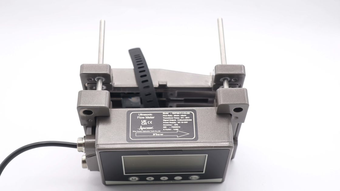 Misuratore di portata ad ultrasuoni KUF100 con uscita 4-20 mA, materiale plastico industriale e display LCD retroilluminato 256 * 128