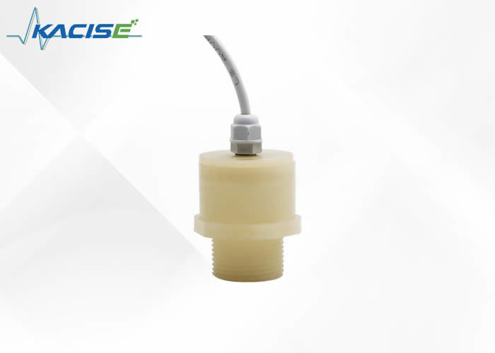 Sensore ultrasonico del livello dell'acqua in materiale PVDF con tensione di funzionamento 24VDC e uscita digitale per misurazioni precise