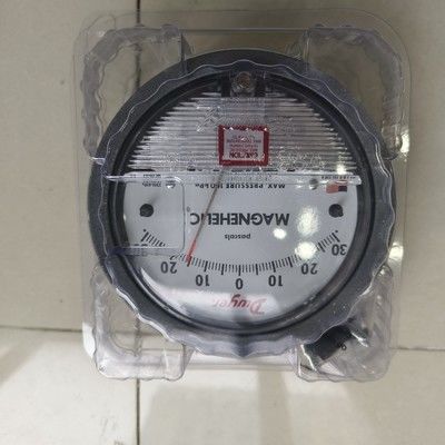 Dwyer Magnehelic 2300-60PA Differential Pressure Gauge con 60-0-60 Pa Range, accuratezza ±2% e camera IP67