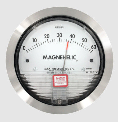 Manometro industriale Dwyer serie 2000 con precisione ±2%, grado di protezione IP67 e quadrante da 4