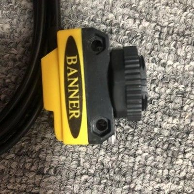 Banner QS18VP6D Sensore fotoelettrico diffuso con gamma di rilevamento di 450 mm IP67 NEMA 6 Uscita PNP nominale e complementare