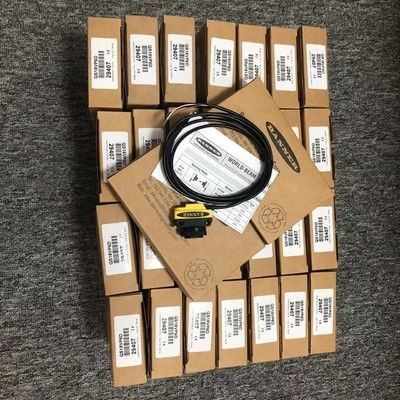 Banner QS18VP6D Sensore fotoelettrico diffuso con gamma di rilevamento di 450 mm IP67 NEMA 6 Uscita PNP nominale e complementare
