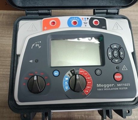 Megger MIT1025-UK Tester di isolamento con uscita, resistenza di 20 Teraohm, tensione di prova multi-range di 10kV