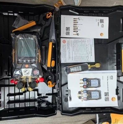 testo 557s Smart Vacuum Kit con tubi - Smart digital manifold con sonde senza fili per il vuoto e la temperatura e 4 set di tubi
