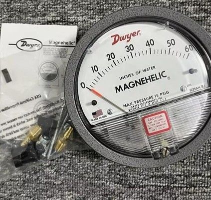 Manometro differenziale Magnehelic Serie 2000 con funzionamento meccanico Grado di protezione IP67 resistente alle intemperie e precisione ±1% FS