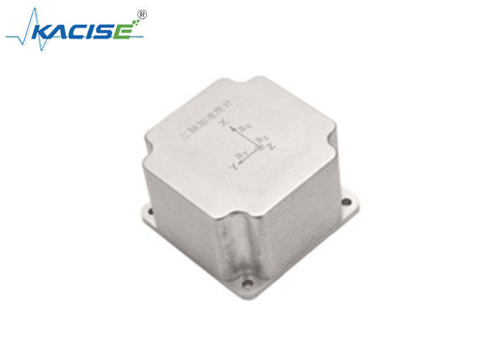 Sensore di accelerazione triassiale con portata di ±10 g, uscita RS422 e ampio intervallo di temperatura per applicazioni automobilistiche
