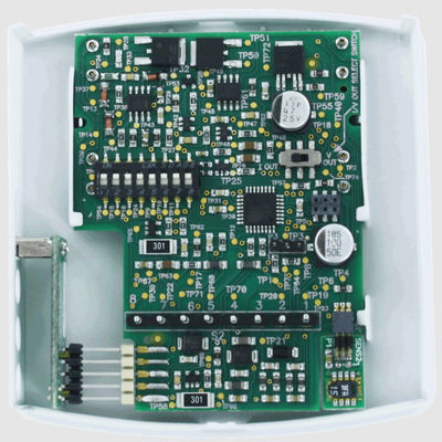 Trasmettitore di umidità/temperatura Dwyer AtmosphereGuard RHP con sensore a doppio parametro, ampio range di alimentazione e display LCD user-friendly