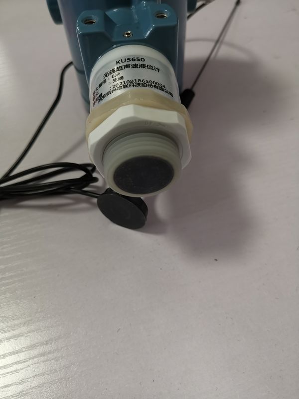 Sensore ultrasonico di livello del serbatoio KUS650 per l'industria alimentare con certificazione CE e trasmissione wireless dei dati
